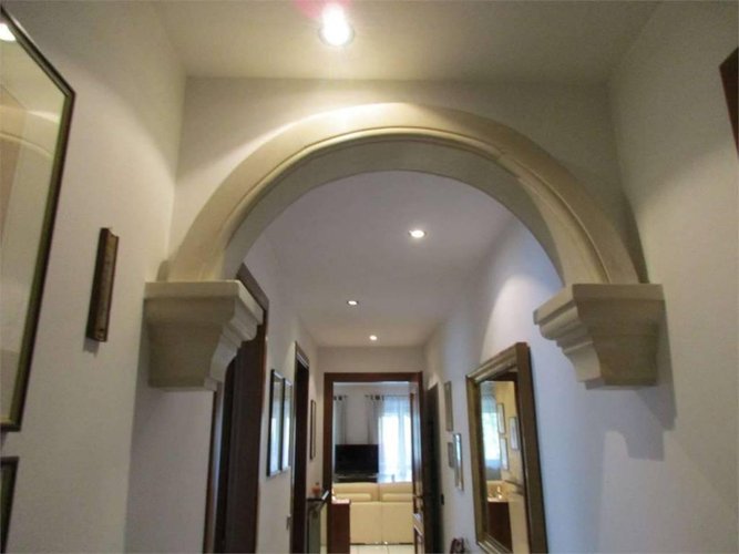 VILLA SINGOLA con ampio giardino privato Capizzone