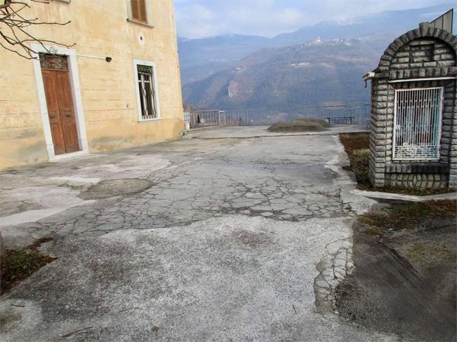 INTERO PALAZZO - da ristrutturare Rota d'Imagna