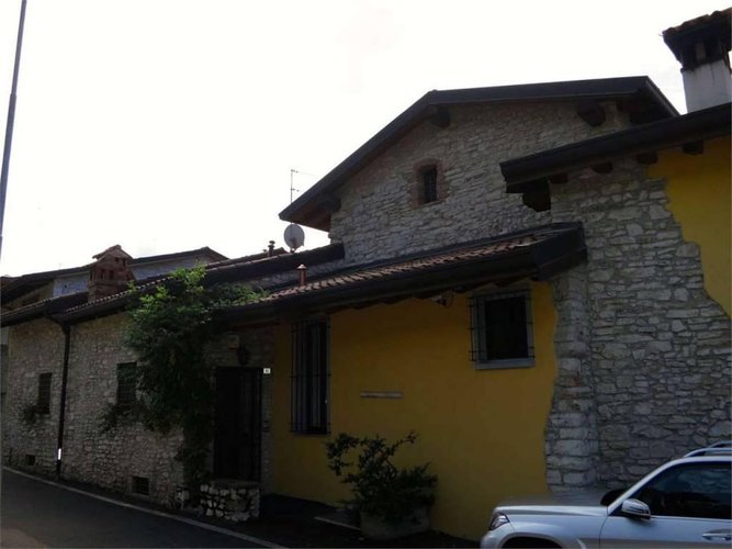 Porzione di casa indipendente con ampio box Cenate Sotto