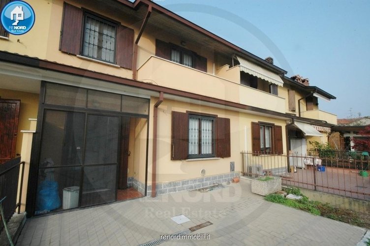 VILLA A SCHIERA Sant'angelo lodigiano