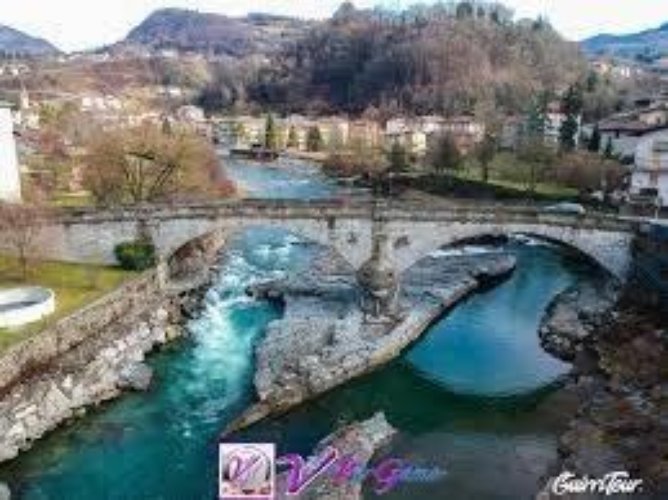 CENTRALINISSIMO E SERVITO DA TUTTO! ASSOLUTAMENTE DA VEDERE! Zogno