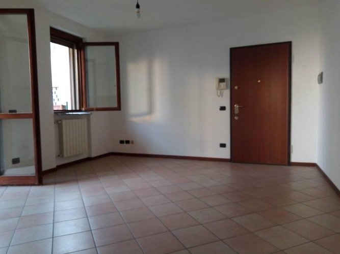 luminoso bilocale con balcone