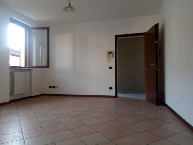 luminoso bilocale con balcone Basiano