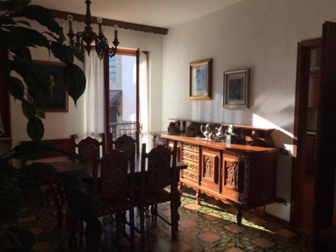 CENTRALINISSIMO E SERVITO DA TUTTO! ASSOLUTAMENTE DA VEDERE! Zogno