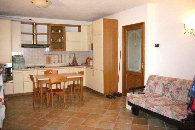 CASETTA SINGOLA ristrutturata ed arredata Roncola