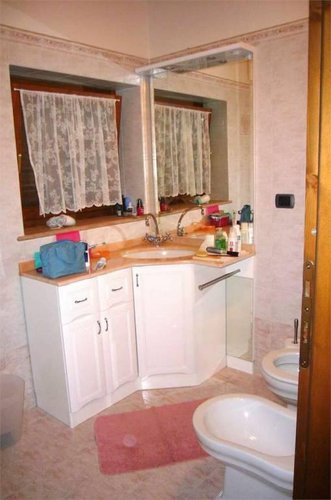 CASETTA SINGOLA ristrutturata ed arredata Roncola