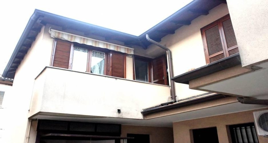 TRE LOCALI IN CENTRO PAESE Trezzano Rosa