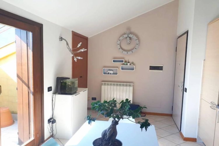 AMPIO BILOCALE ULTIMO PIANO Basiano