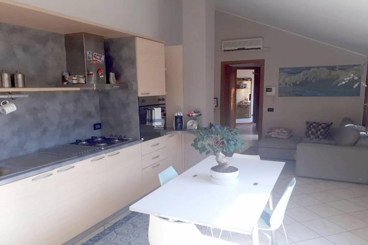 AMPIO BILOCALE ULTIMO PIANO Basiano