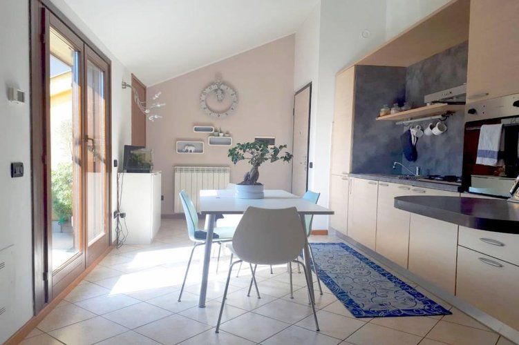 AMPIO BILOCALE ULTIMO PIANO Basiano