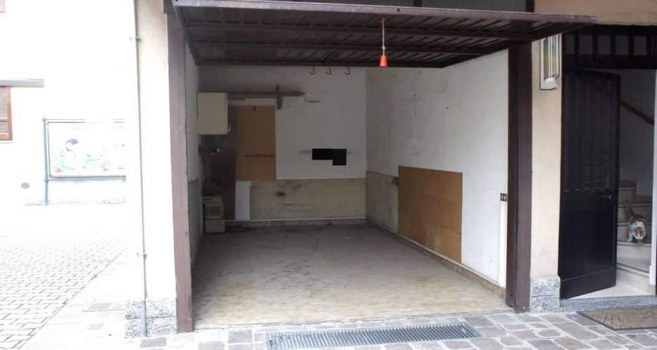 TRE LOCALI IN CENTRO PAESE Trezzano Rosa