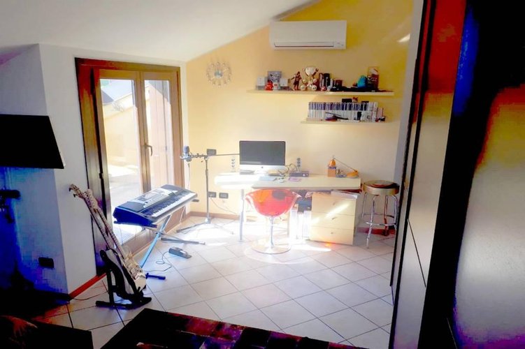 AMPIO BILOCALE ULTIMO PIANO Basiano