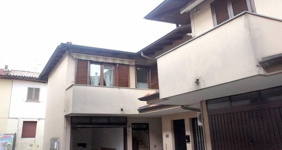 TRE LOCALI IN CENTRO PAESE Trezzano Rosa