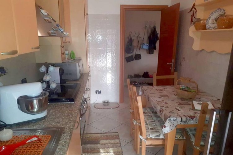 TRE LOCALI CUCINA ABITABILE E DOPPI SERVIZI Carugate