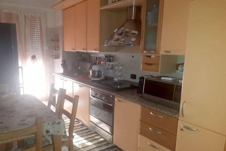 TRE LOCALI CUCINA ABITABILE E DOPPI SERVIZI Carugate