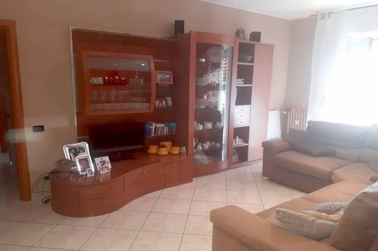 TRE LOCALI CUCINA ABITABILE E DOPPI SERVIZI Carugate