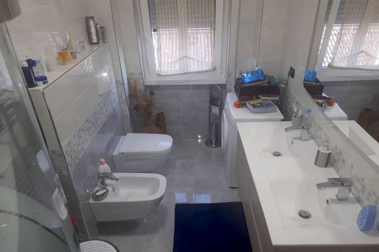 TRE LOCALI CUCINA ABITABILE E DOPPI SERVIZI Carugate