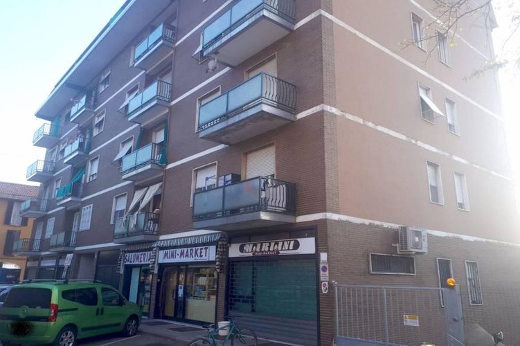 TRE LOCALI CUCINA ABITABILE E DOPPI SERVIZI Carugate