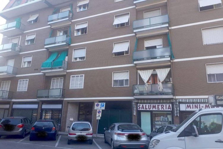 TRE LOCALI CUCINA ABITABILE E DOPPI SERVIZI Carugate