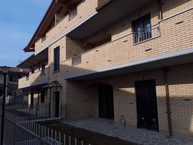 TRE LOCALI IN CLASSE "A" CON GIARDINO E TAVERNA Carugate