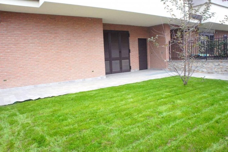 4 LOCALI CON TAVERNA, GIARDINO E INGESSO INDIPENDENTE Carugate