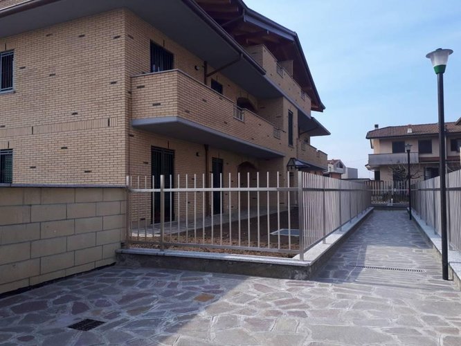 TRE LOCALI IN CLASSE "A" CON GIARDINO E TAVERNA Carugate