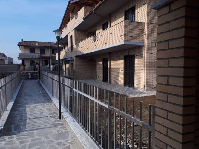 TRE LOCALI IN CLASSE "A" CON GIARDINO E TAVERNA Carugate