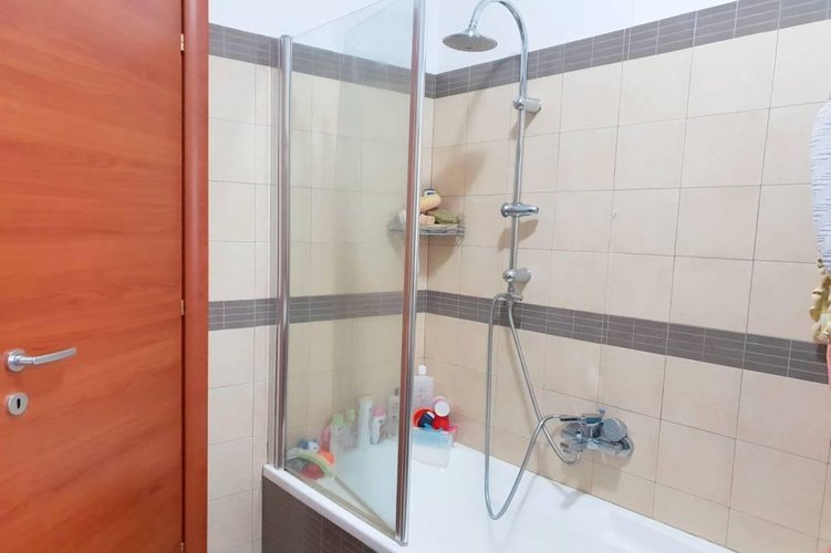 AMPIO TRE LOCALI ULTIMO PIANO Basiano