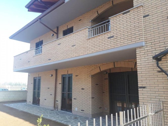 TRE LOCALI IN CLASSE "A" CON GIARDINO E TAVERNA Carugate