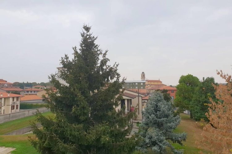 AMPIO TRE LOCALI ULTIMO PIANO Basiano