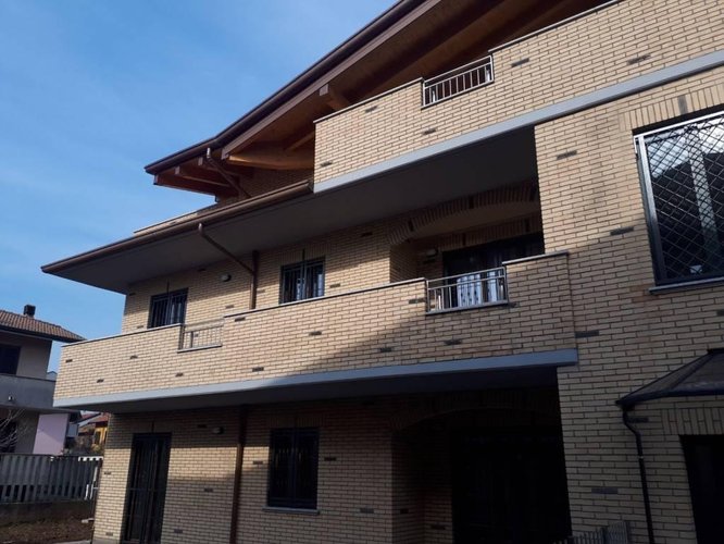 TRE LOCALI IN CLASSE "A" CON GIARDINO E TAVERNA Carugate