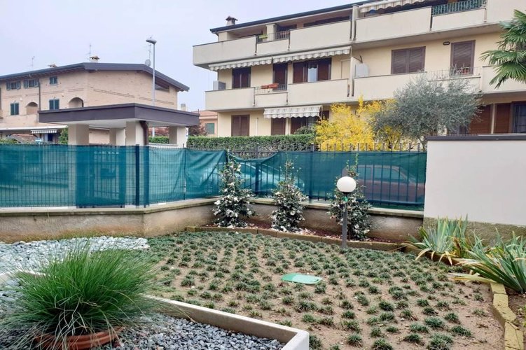 RECENTE TRE LOCALI CON GIARDINO Carugate