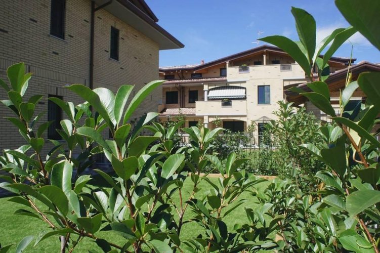 TRE LOCALI IN CLASSE "A" CON GIARDINO E TAVERNA Carugate