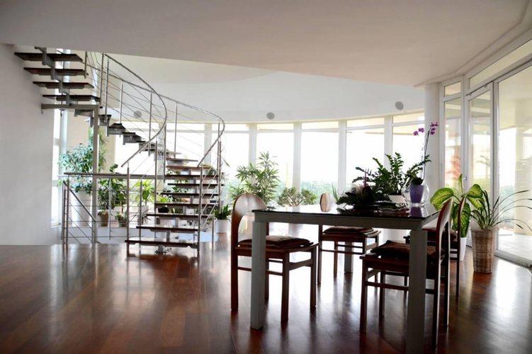 PRESTIGIOSA VILLA SINGOLA