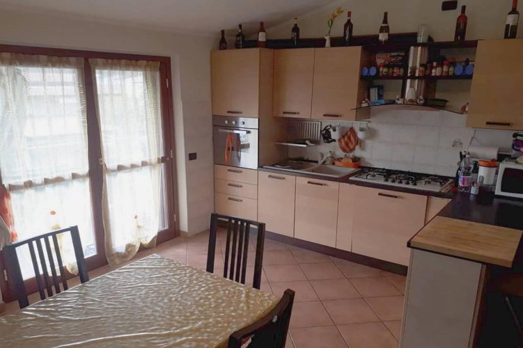 TRE LOCALI IN MINIPALAZINA ZONA GINESTRINO Carugate