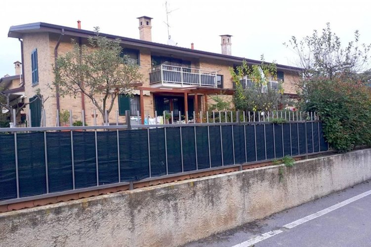 TRE LOCALI IN MINIPALAZINA ZONA GINESTRINO Carugate