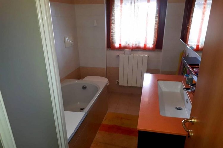 TRE LOCALI IN MINIPALAZINA ZONA GINESTRINO Carugate