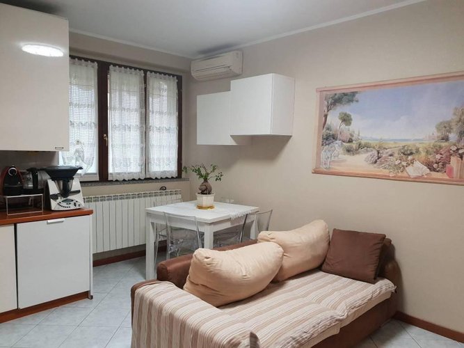 TRE LOCALI CON DOPPI SERVIZI IN CENTRO PAESE Masate