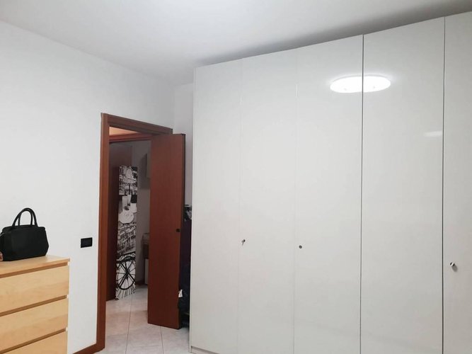 TRE LOCALI CON DOPPI SERVIZI IN CENTRO PAESE Masate