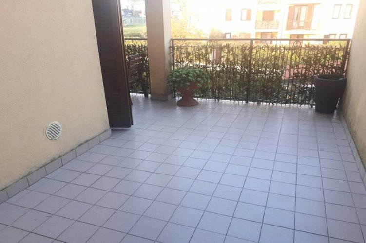 TRE LOCALI CON TERRAZZO E DOPPI SERVIZI Missaglia