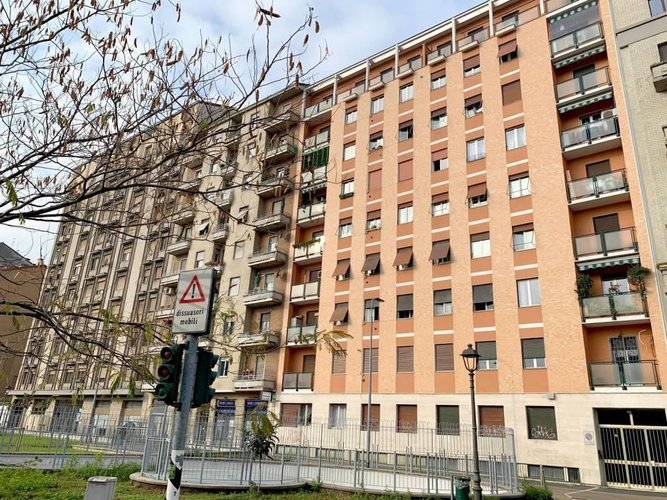 QUADRILOCALE COMPLETAMENTE RISTRUTTURATO Milano