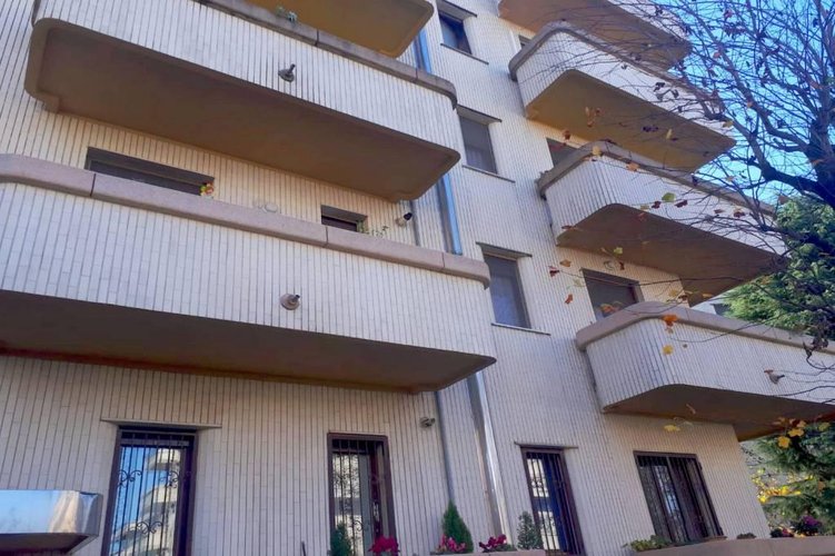 TRE LOCALI - ULTIMO PIANO!! Carugate