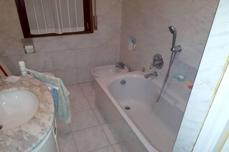 TRE LOCALI - ULTIMO PIANO!! Carugate