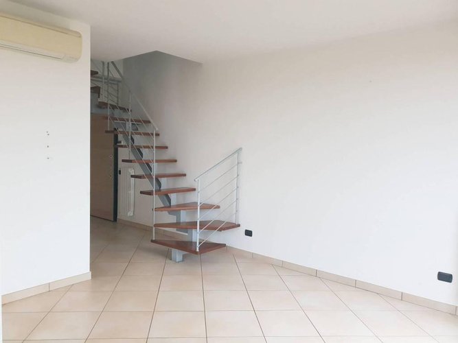 TRE LOCALI DUPLEX CON VISTA PANORAMICA Gessate