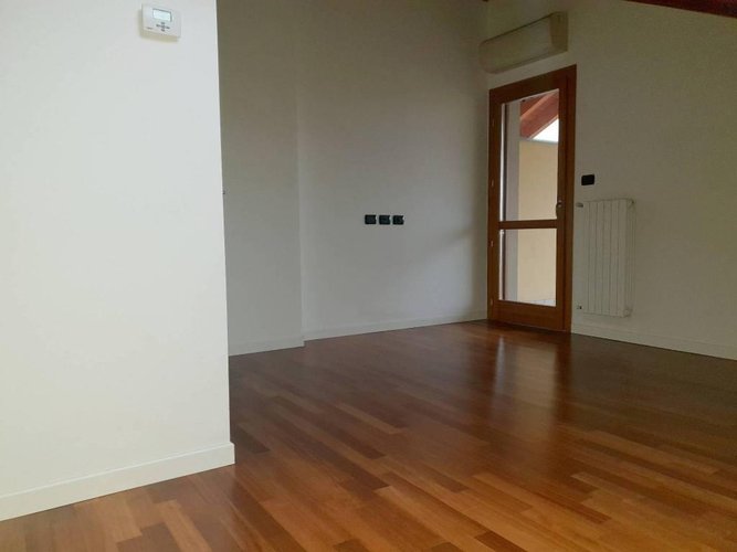 TRE LOCALI DUPLEX CON VISTA PANORAMICA Gessate