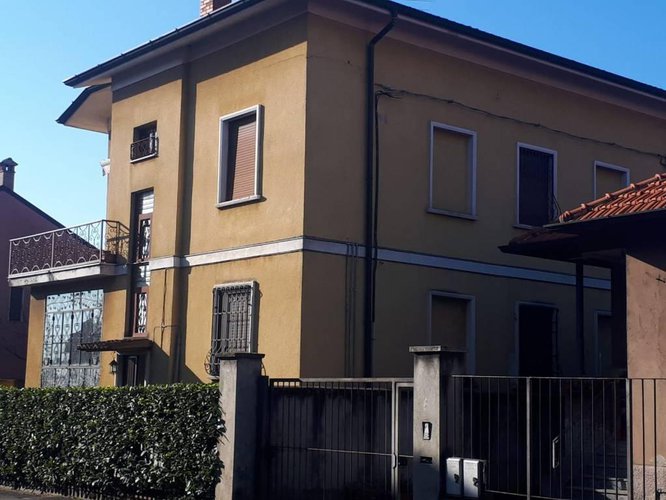 AMPIO APPARTAMENTO IN VILLA