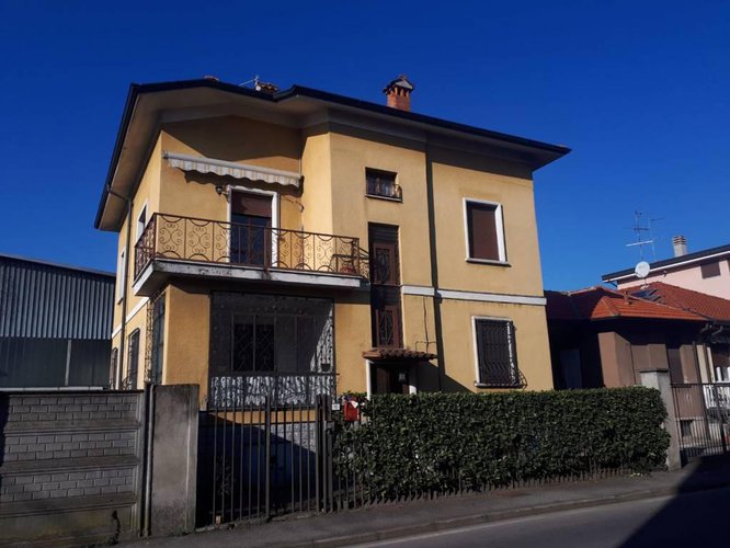 AMPIO APPARTAMENTO IN VILLA Bussero