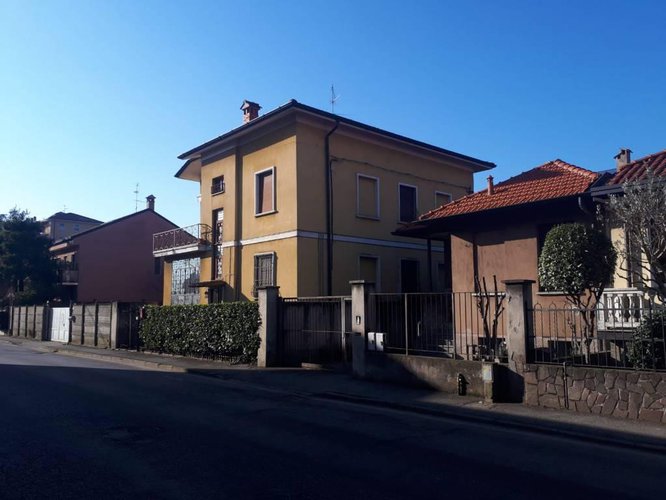 AMPIO APPARTAMENTO IN VILLA Bussero