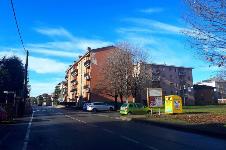 TRE LOCALI IN CENTRO PAESE Carugate