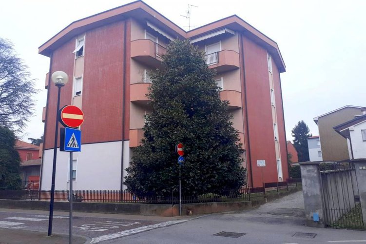 TRE LOCALI ULTIMO PIANO